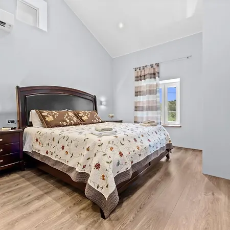 Susan & David By Interhome Barban