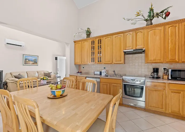 Susan & David By Interhome